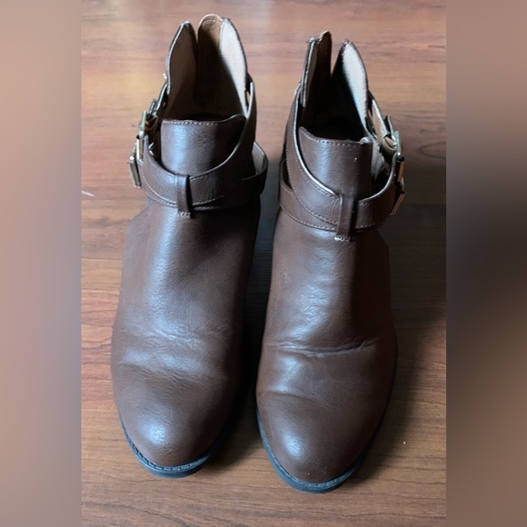 STEVE MADDEN GIRL Women’s Faux Leather Ankle Booties Dark Brown Size 8.5 - Picture 2 of 6